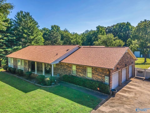 Homes For Sale - 1495 Jeff Road<br/> Huntsville, AL 35806