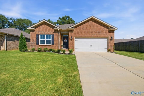 Homes For Sale - 105 Branton Court<br/> New Market, AL 35761