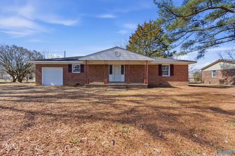 Homes For Sale - 301 Holloway Street<br/> Hartselle, AL 35640