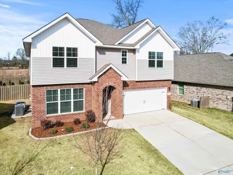 Homes For Sale - 711 Magnolia Place Lane<br/> Hartselle, AL 35640