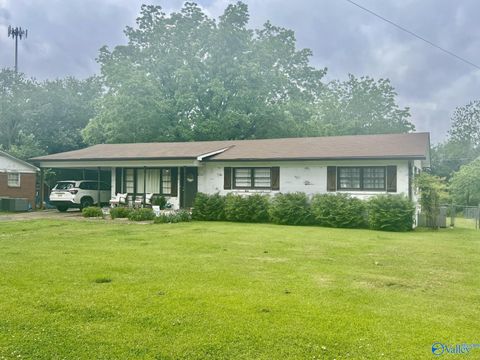 Photo of 1413 2nd Street NE, Arab, AL 35016 (MLS # 21916933)
