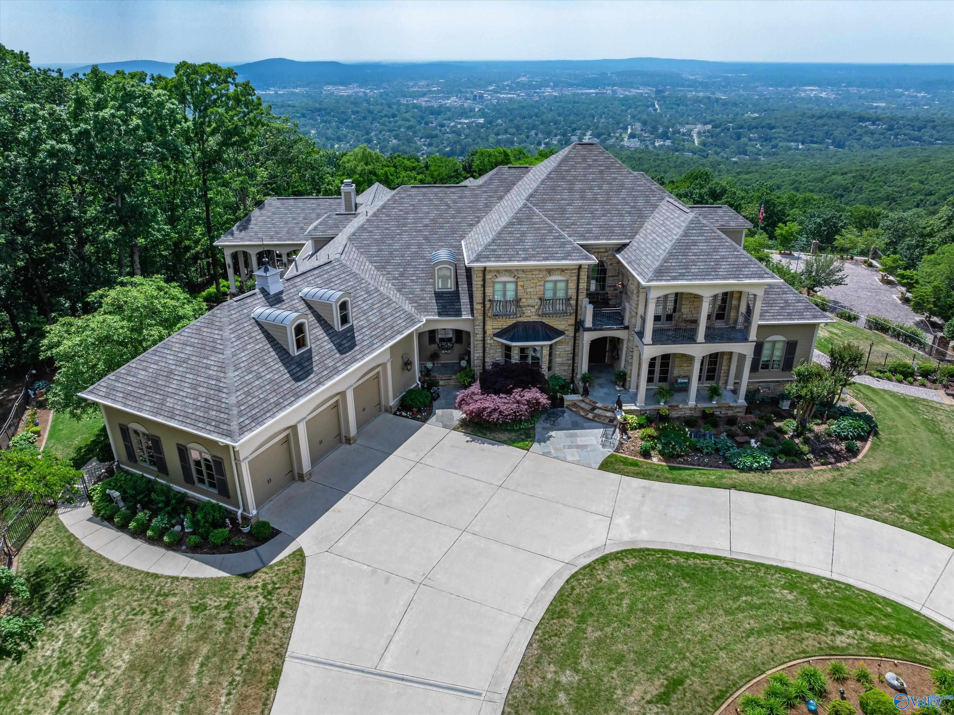 1271 Becket Drive, Huntsville, Alabama image 3