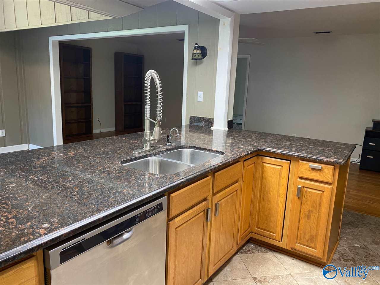 Huntsville, Alabama 35803, United States, 3 Bedrooms Bedrooms, ,2 BathroomsBathrooms,Residential,Active,183080