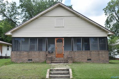 Homes For Sale - 2821 Sansom Avenue<br/> Gadsden, AL 35904