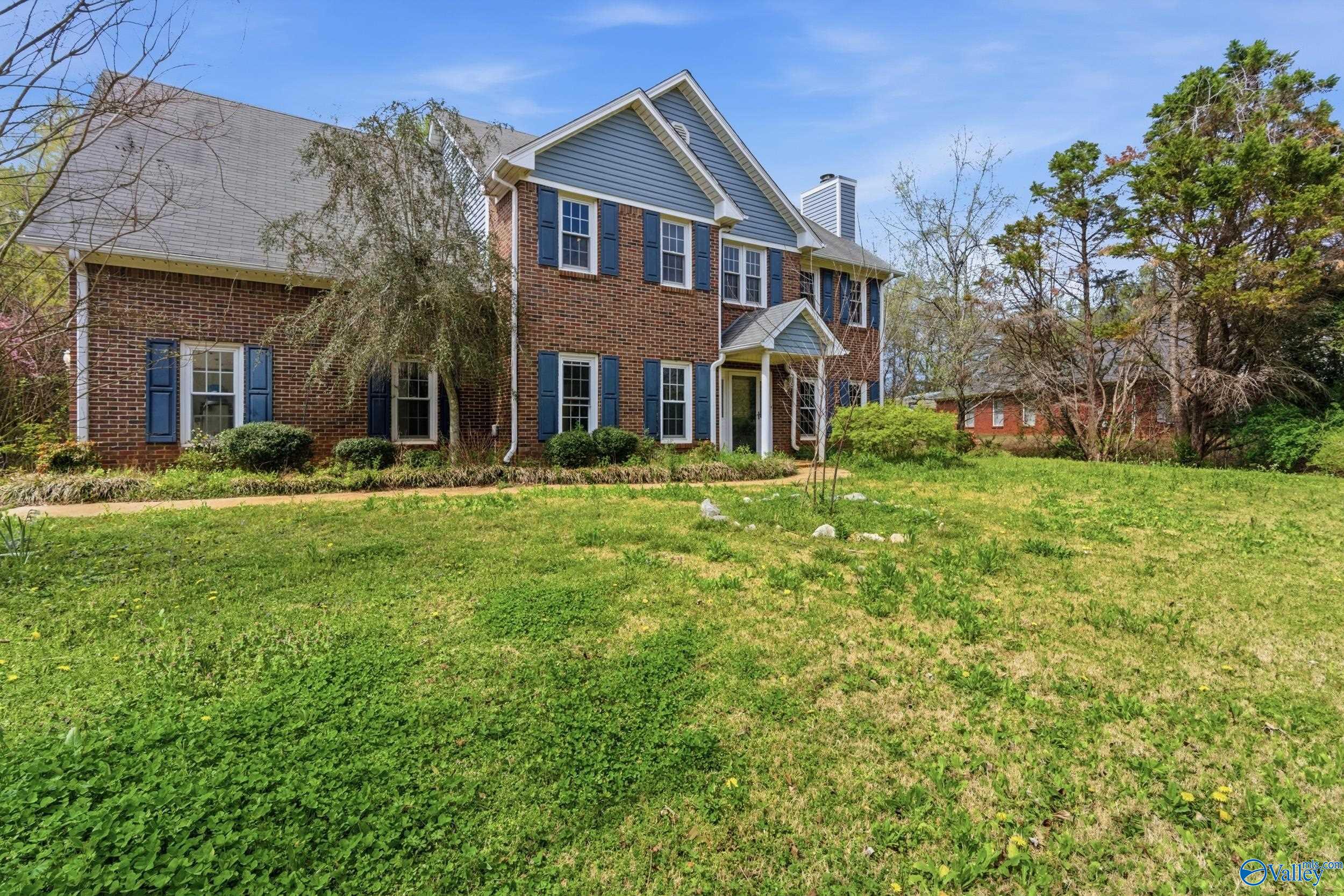 106 Golden Oak Drive NW