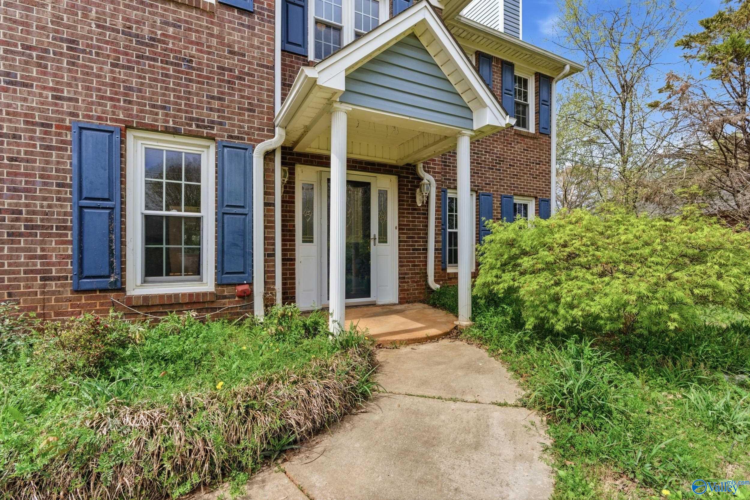106 Golden Oak Drive NW