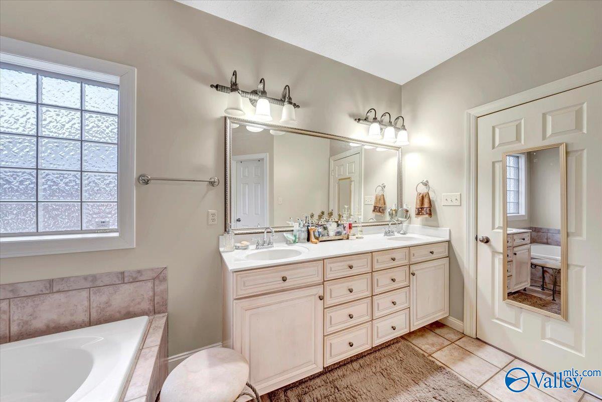 25898 Iron Gate Drive, Madison, Alabama image 23