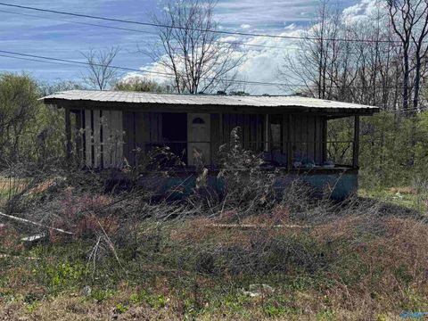 Homes For Sale - 83 Skyline Shores Drive<br/> Jackson County, Scottsboro, AL 35769