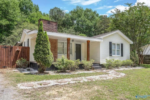 Homes For Sale - 236 Hampton Road<br/> Hartselle, AL 35640