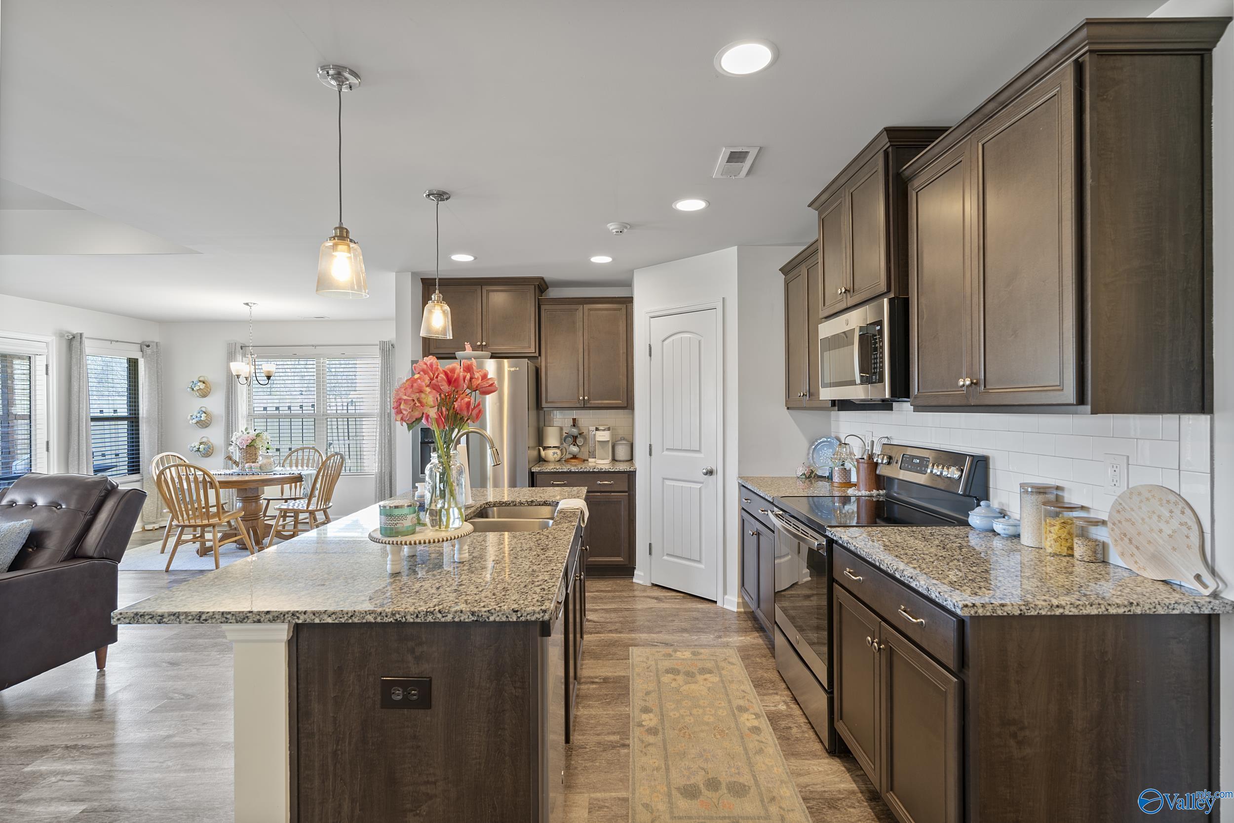 354 Willow Bank Circle, Decatur, Alabama image 3