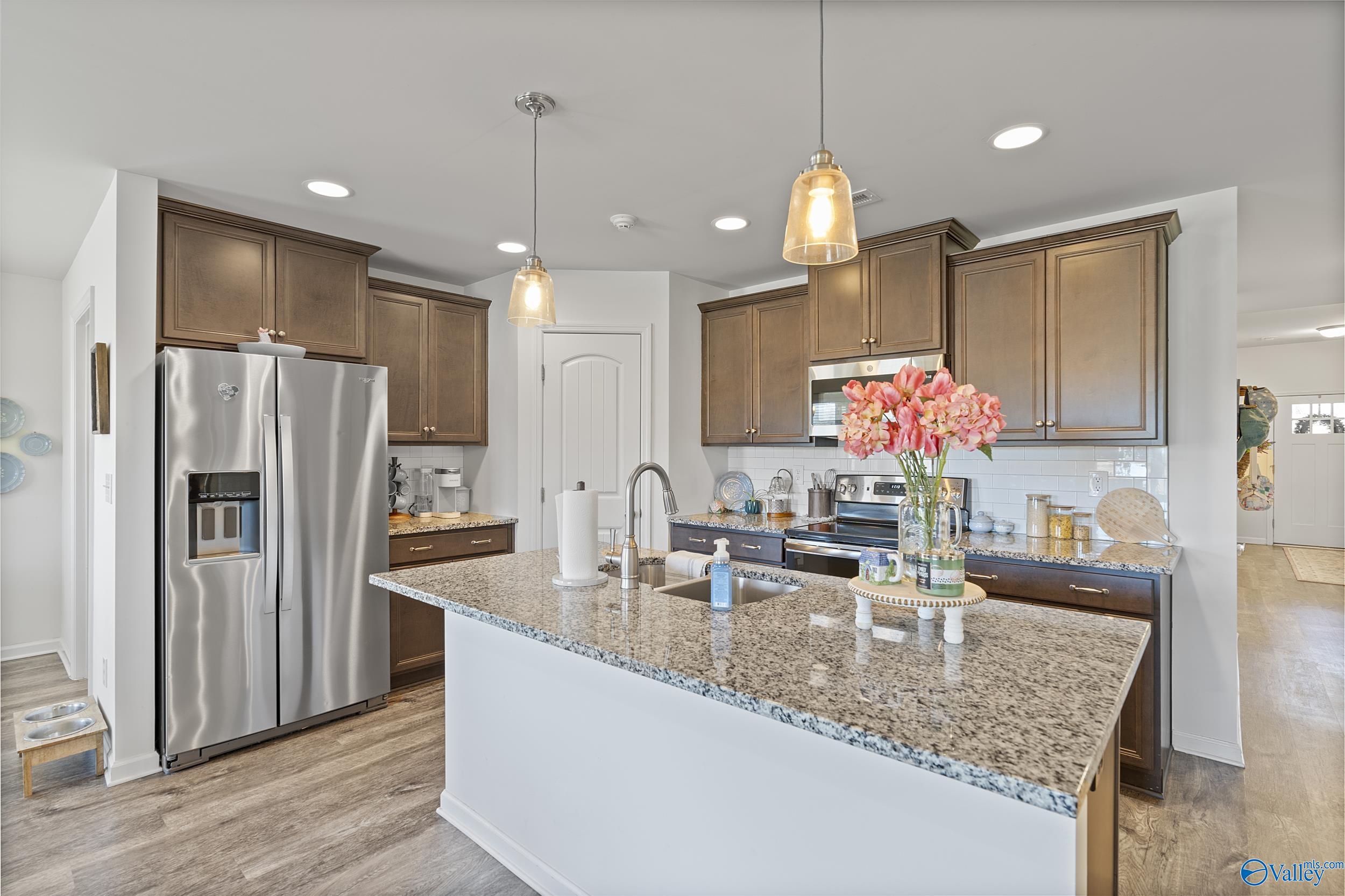 354 Willow Bank Circle, Decatur, Alabama image 2