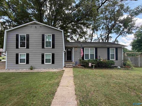 Homes For Sale - 1208 Siniard Drive<br/> Huntsville, AL 35803