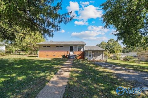 Photo of 3104 Stewart Street NW, Huntsville, AL 35810 (MLS # 21902275)