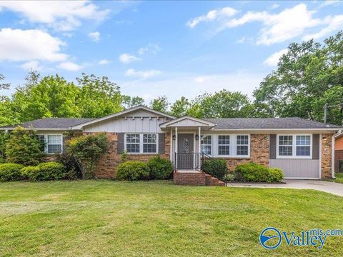 Photo of 6311 Creighton Avenue NW, Huntsville, AL 35810 (MLS # 21916992)
