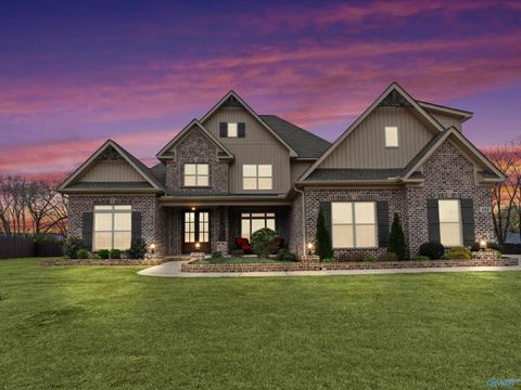 Photo of 102 Lanwood Drive, Huntsville, AL 35811 (MLS # 21912699)