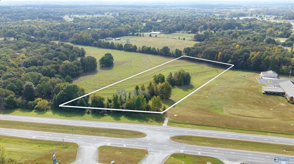 Aerial view of the 8 acre tract outlined along Alabama Highway 24 in Moulton