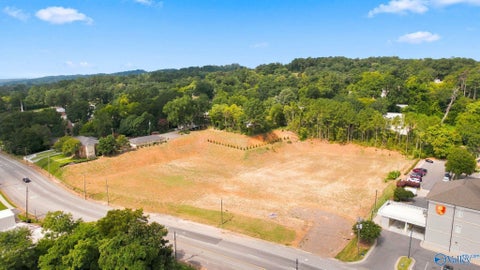 624 Gunter Avenue Guntersville AL 35976