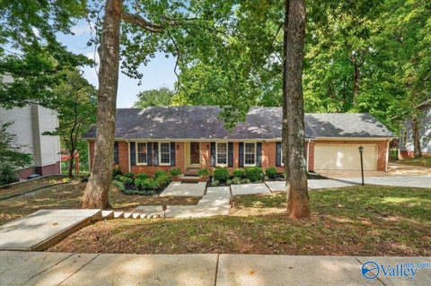 Homes For Sale - 7904 Smoke Rise Road<br/> Huntsville, AL 35802