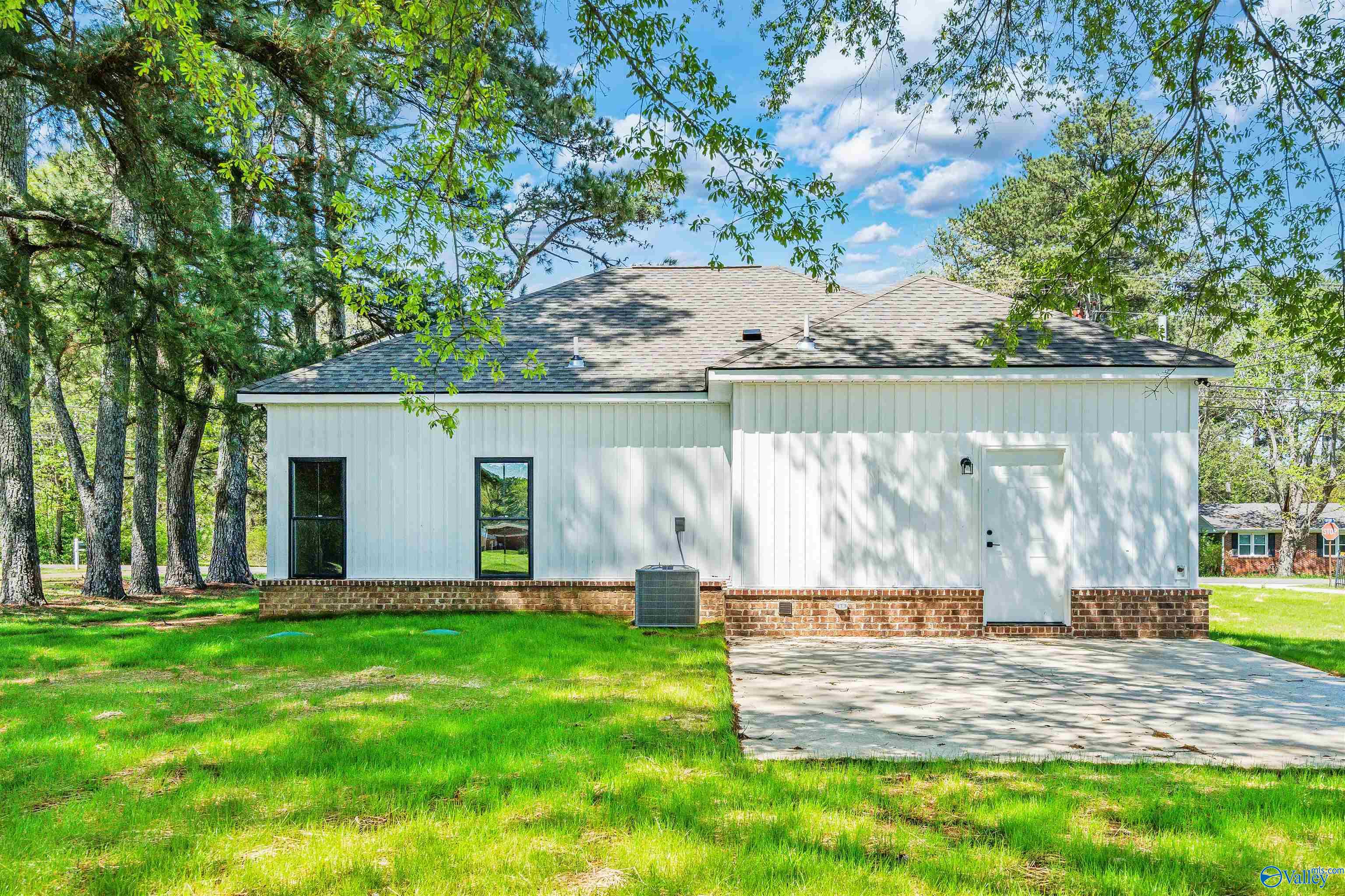 1801 W Hobbs Street, Athens, Alabama image 32