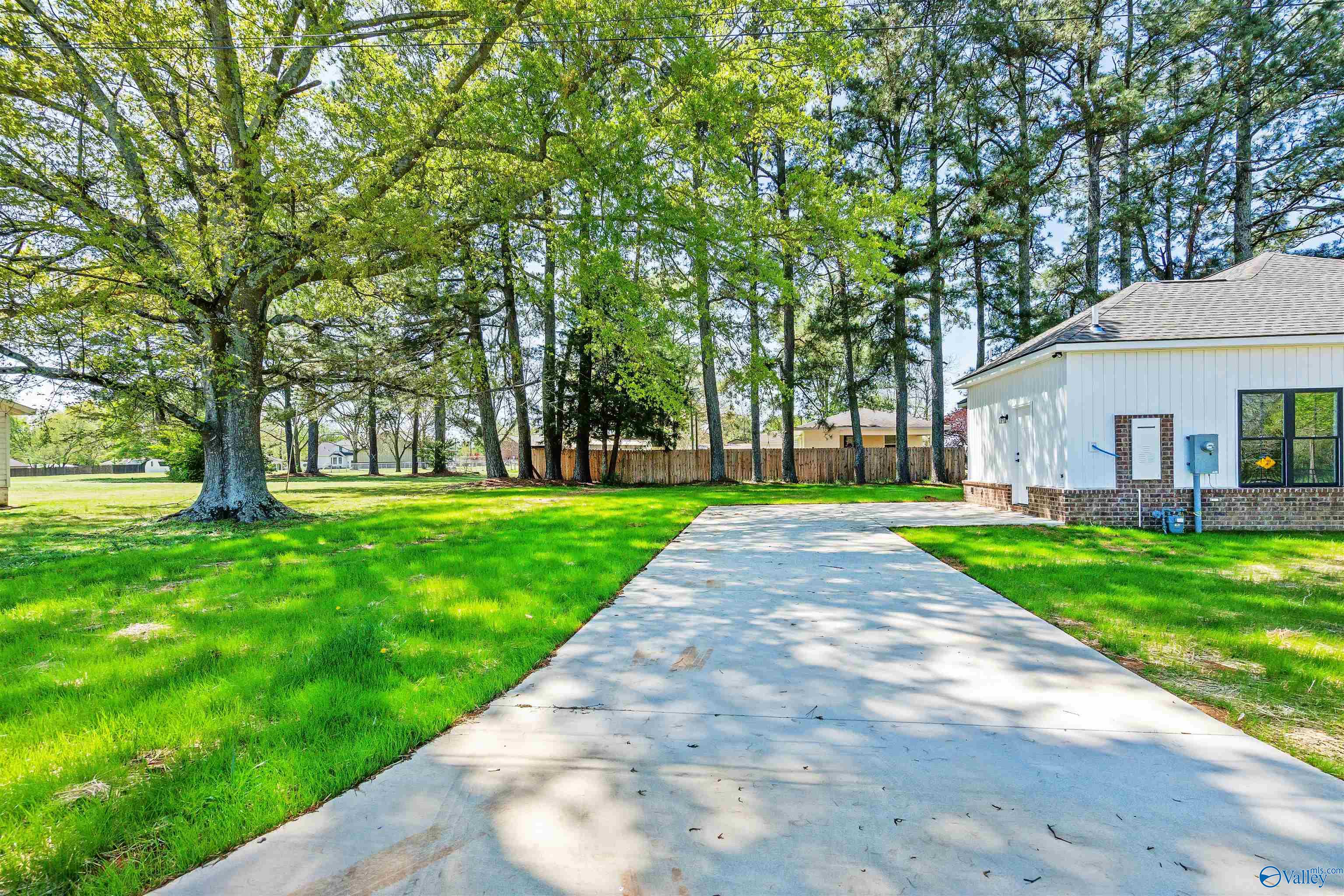 1801 W Hobbs Street, Athens, Alabama image 34
