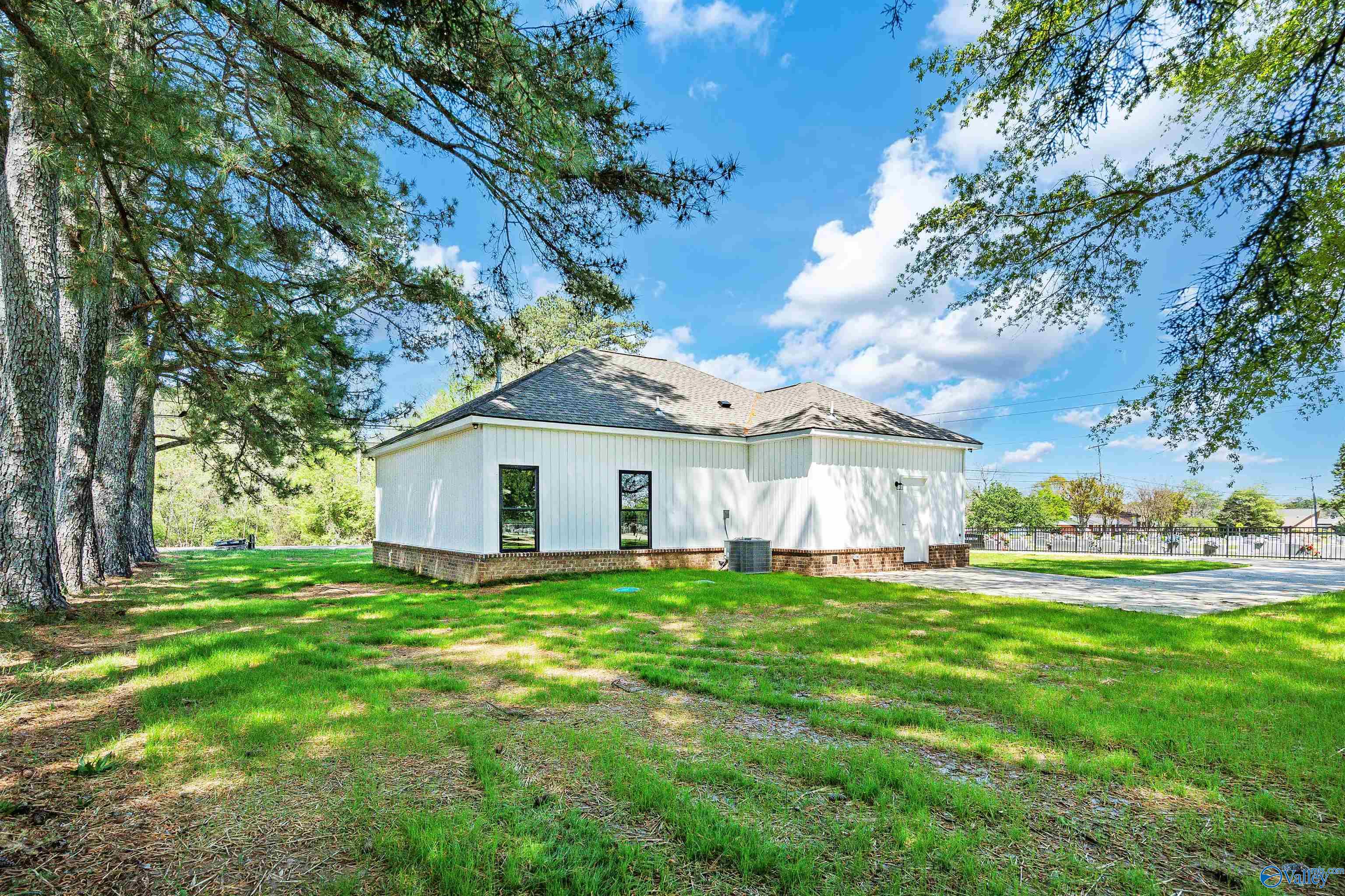 1801 W Hobbs Street, Athens, Alabama image 33