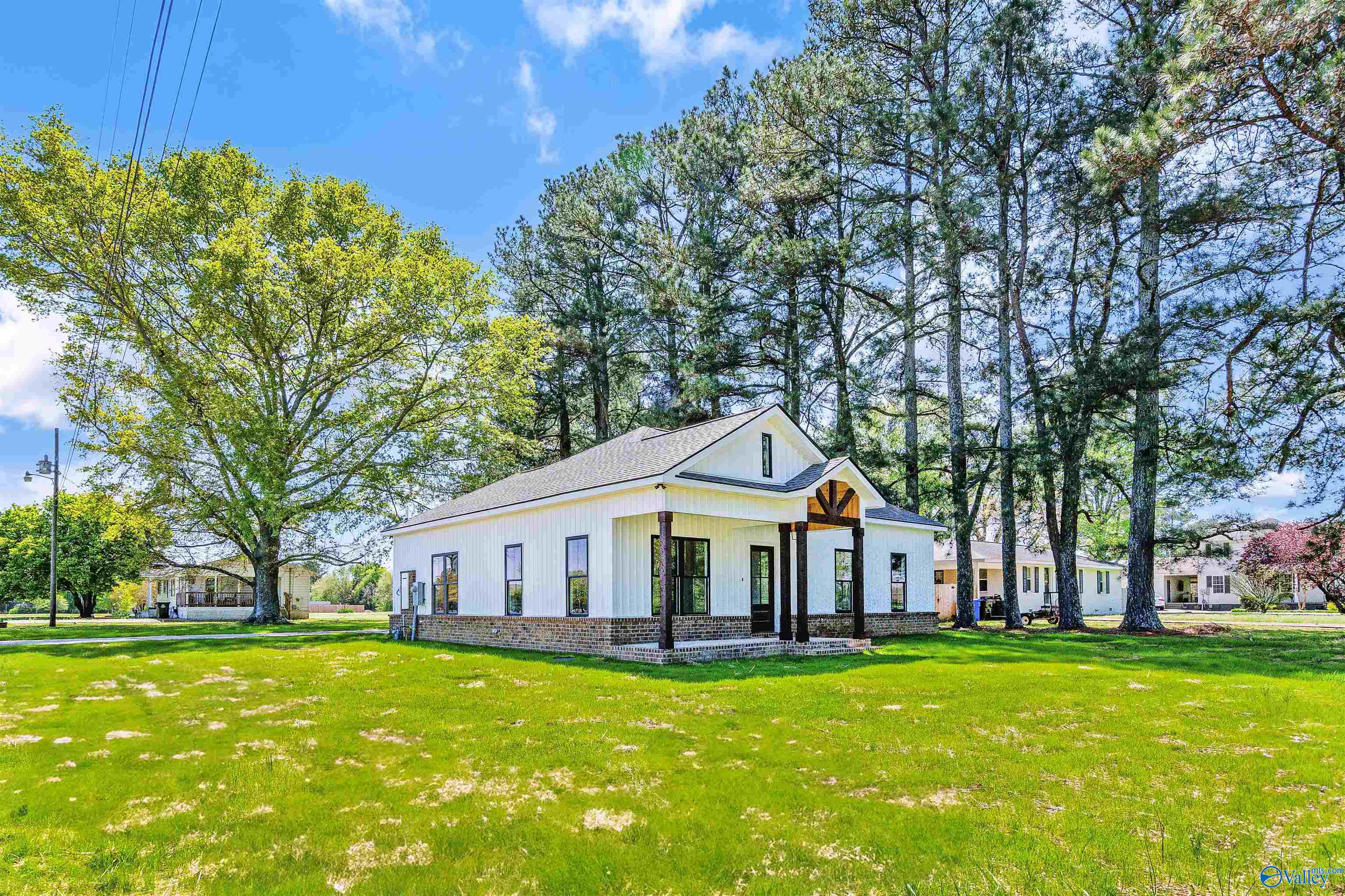 1801 W Hobbs Street, Athens, Alabama image 2