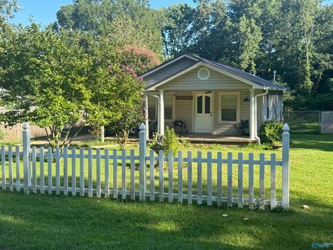 Homes For Sale - 304 Albany Avenue<br/> Etowah County, Gadsden, AL 35903