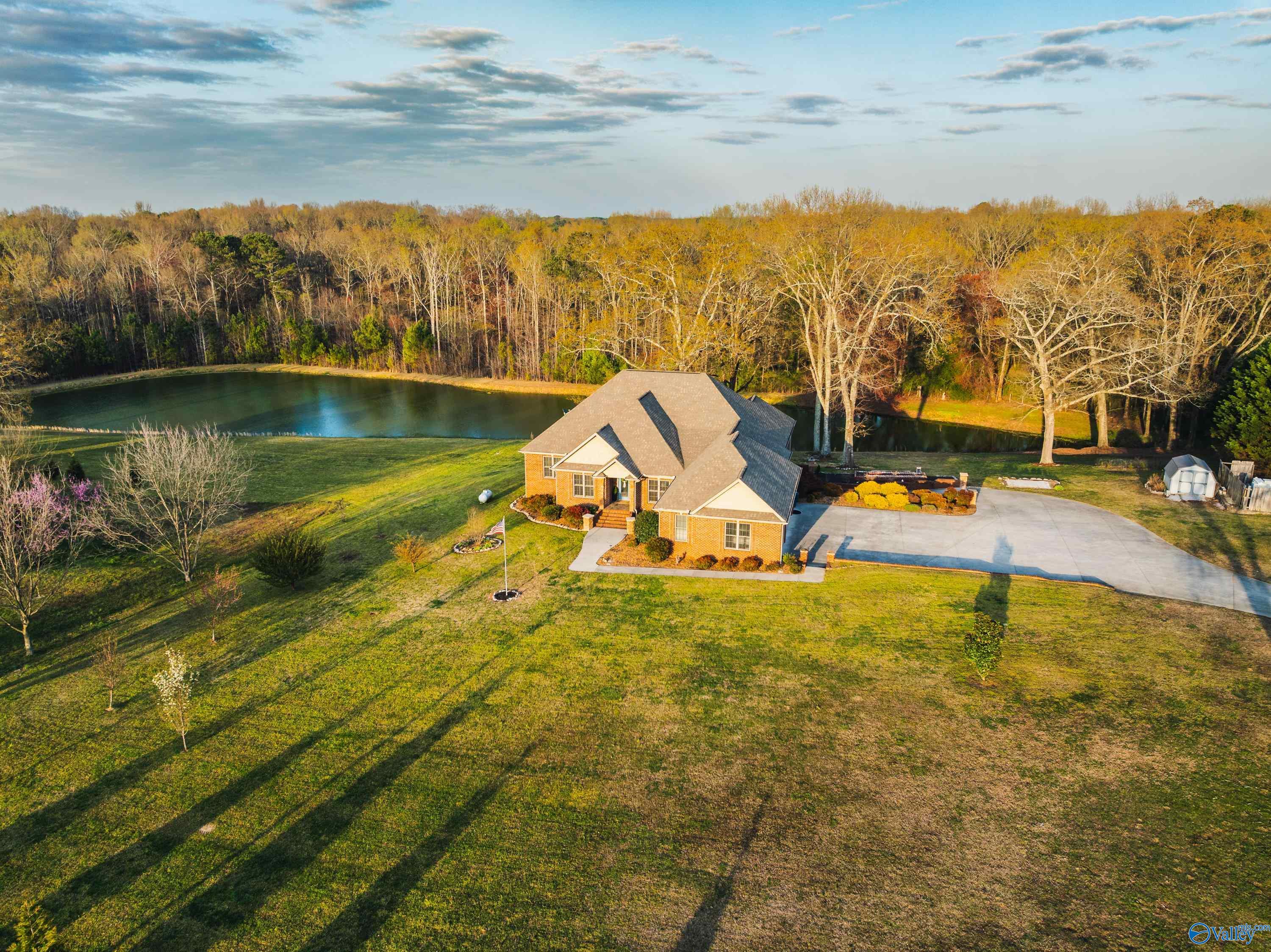 51 Thornhill Road, Boaz, Alabama image 1