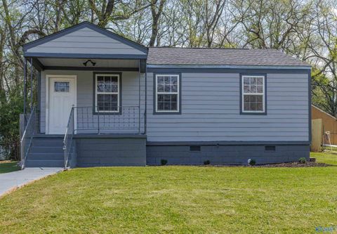 Homes For Sale - 214 Richmond Drive<br/> Huntsville, AL 35811