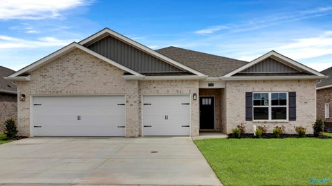 Homes For Sale - 17638 Sapphire Lane<br/> Athens, AL 35749