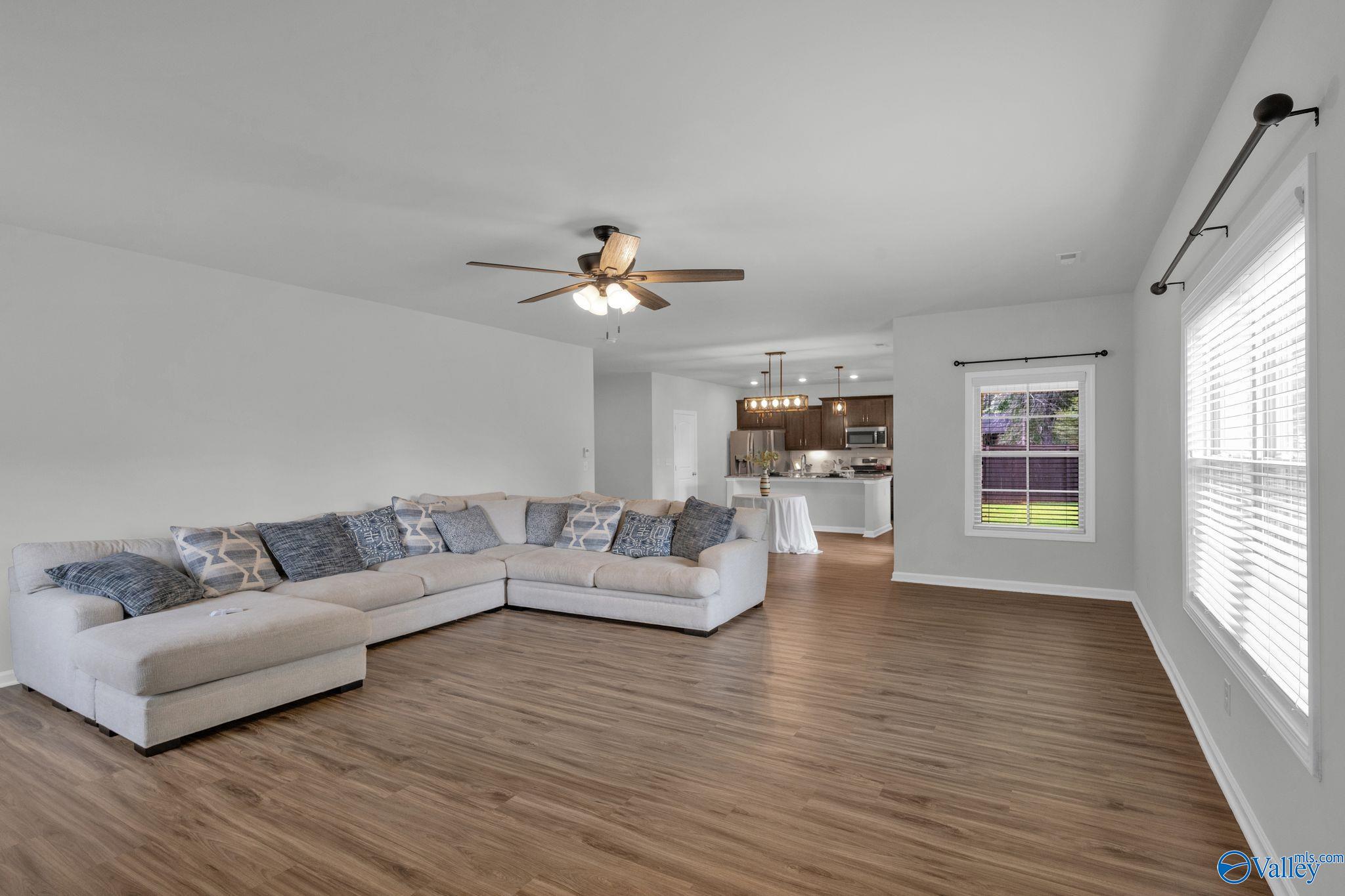 New Market, Alabama 35761, United States, 4 Bedrooms Bedrooms, ,2 BathroomsBathrooms,Residential,Active,201383