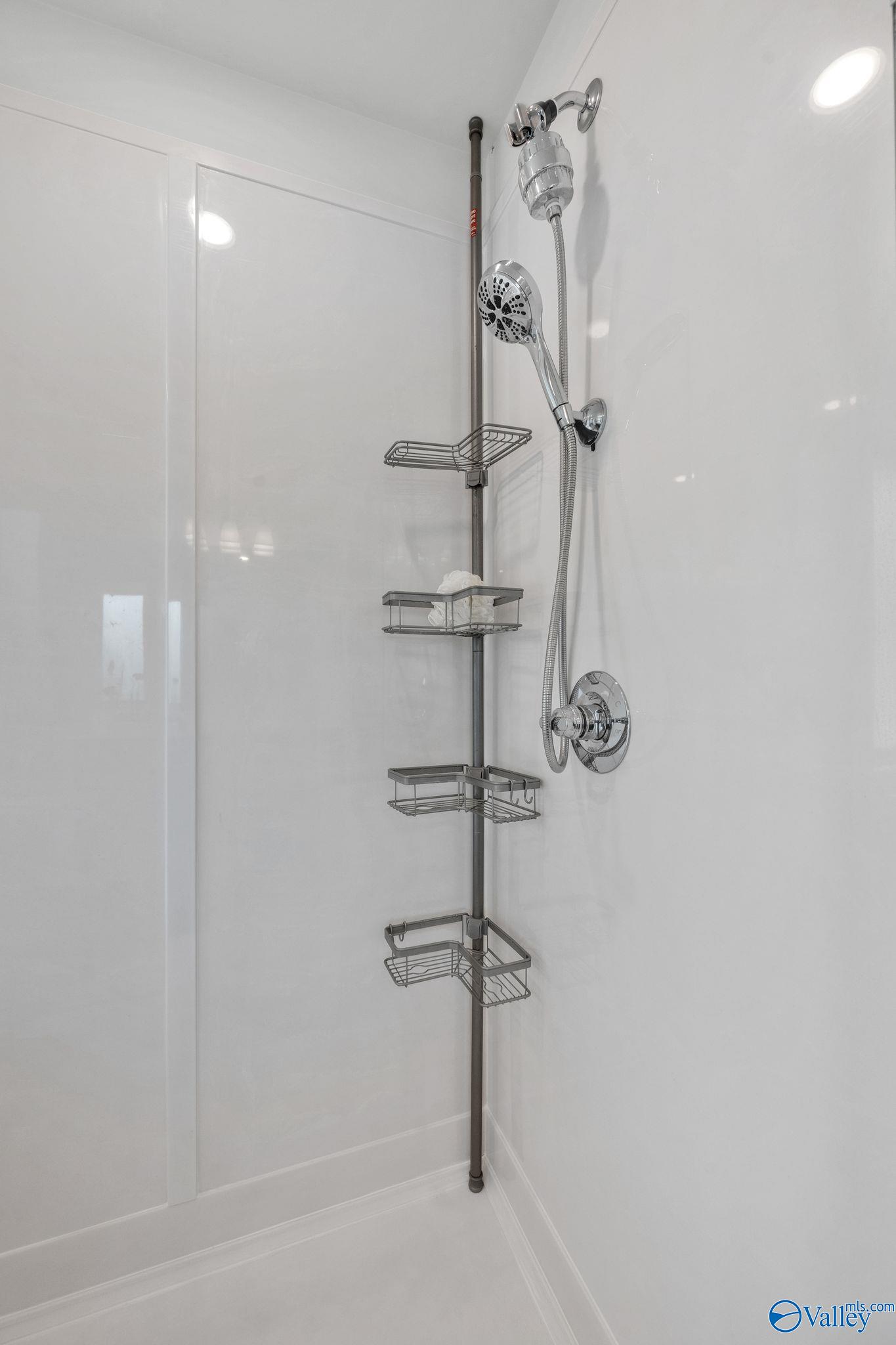 New Market, Alabama 35761, United States, 4 Bedrooms Bedrooms, ,2 BathroomsBathrooms,Residential,Active,201383