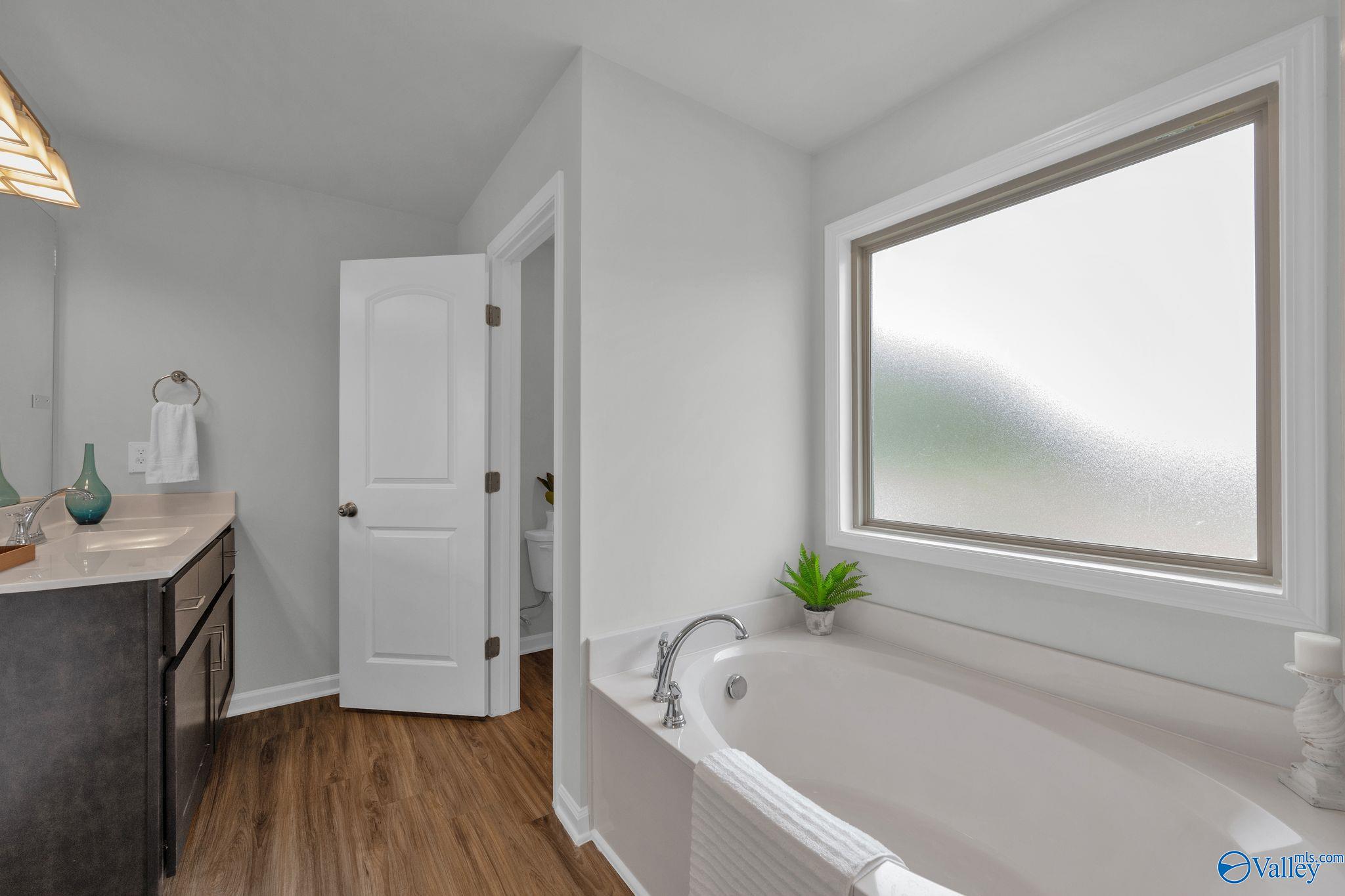 New Market, Alabama 35761, United States, 4 Bedrooms Bedrooms, ,2 BathroomsBathrooms,Residential,Active,201383