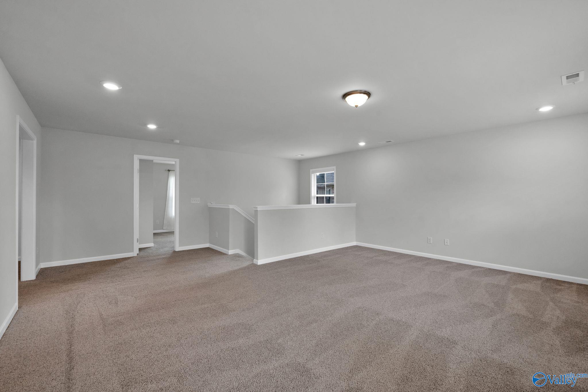 New Market, Alabama 35761, United States, 4 Bedrooms Bedrooms, ,2 BathroomsBathrooms,Residential,Active,201383