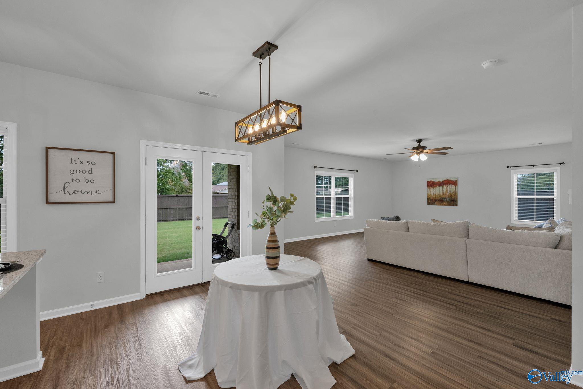 New Market, Alabama 35761, United States, 4 Bedrooms Bedrooms, ,2 BathroomsBathrooms,Residential,Active,201383