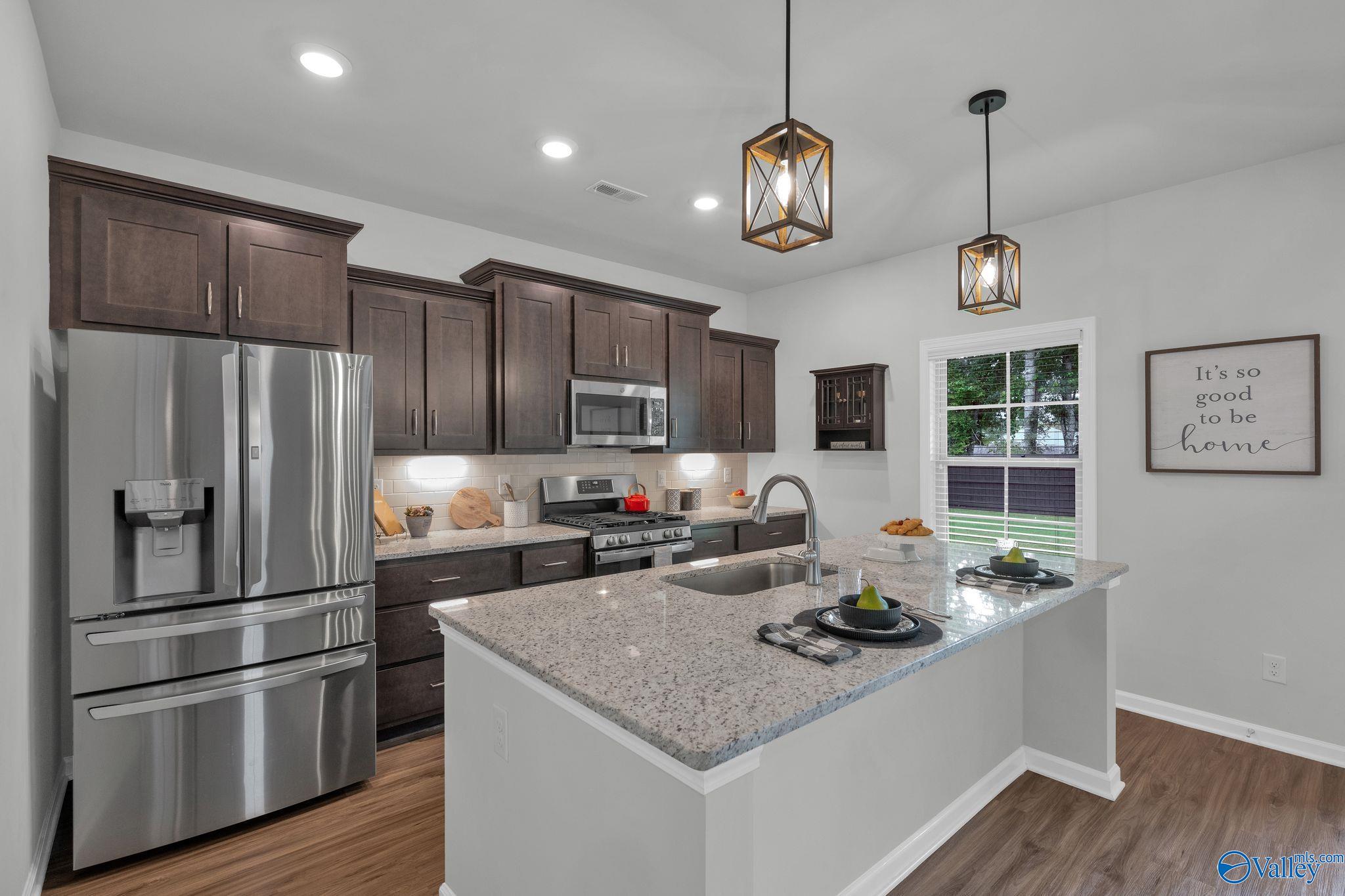 New Market, Alabama 35761, United States, 4 Bedrooms Bedrooms, ,2 BathroomsBathrooms,Residential,Active,201383