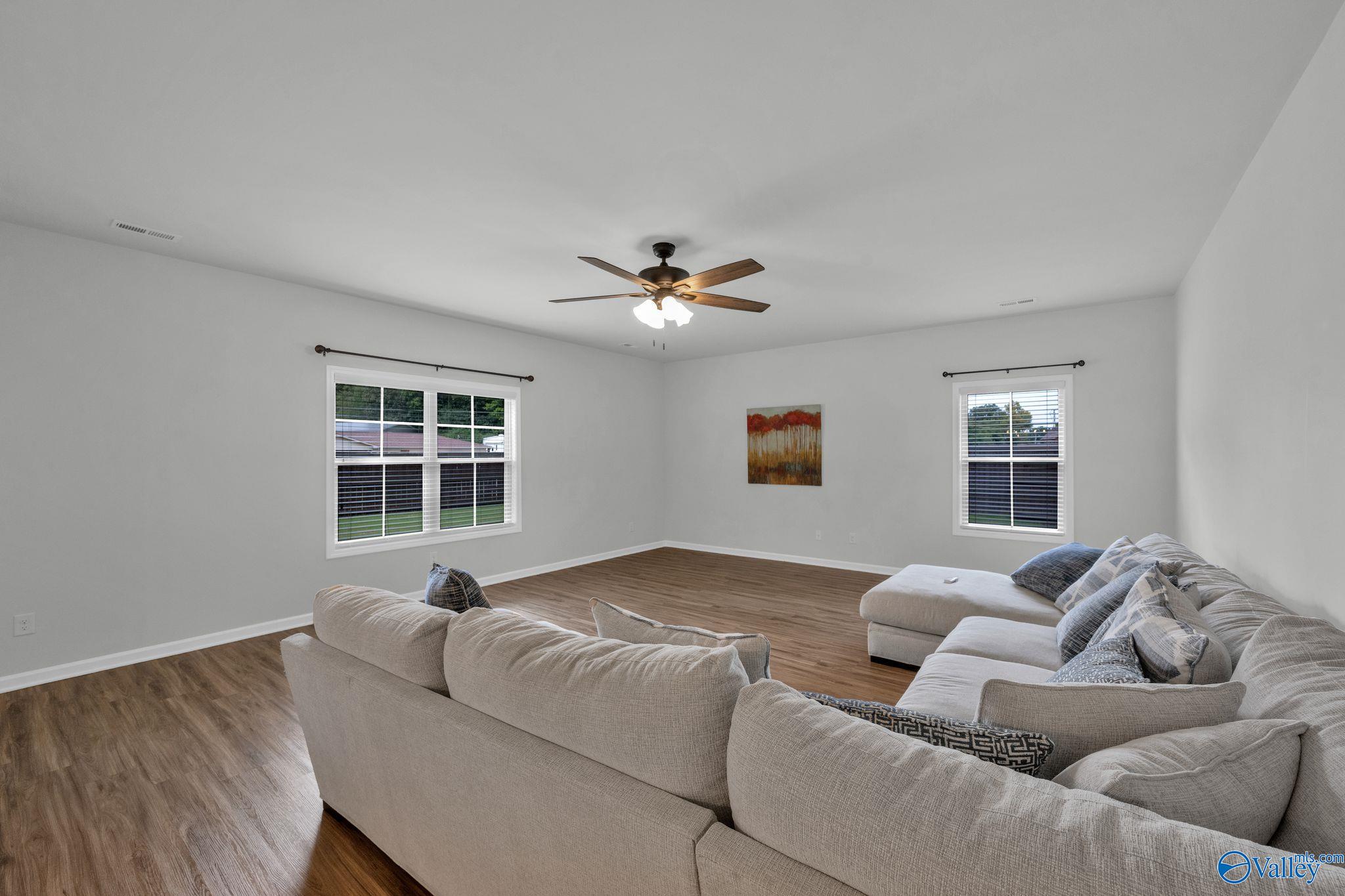 New Market, Alabama 35761, United States, 4 Bedrooms Bedrooms, ,2 BathroomsBathrooms,Residential,Active,201383