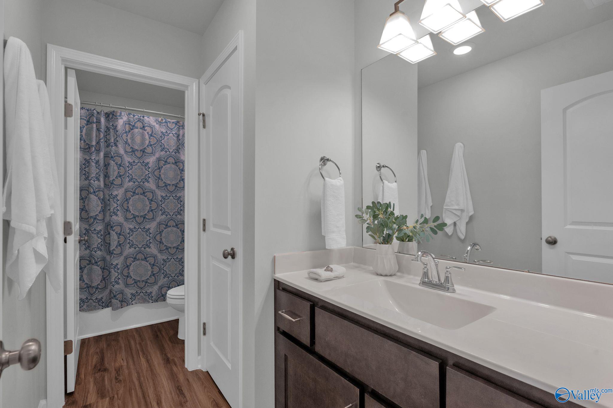 New Market, Alabama 35761, United States, 4 Bedrooms Bedrooms, ,2 BathroomsBathrooms,Residential,Active,201383