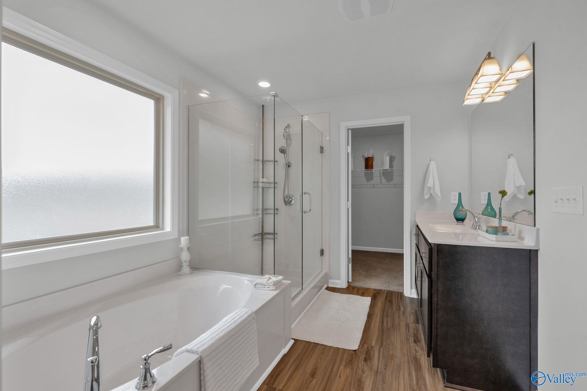 New Market, Alabama 35761, United States, 4 Bedrooms Bedrooms, ,2 BathroomsBathrooms,Residential,Active,201383