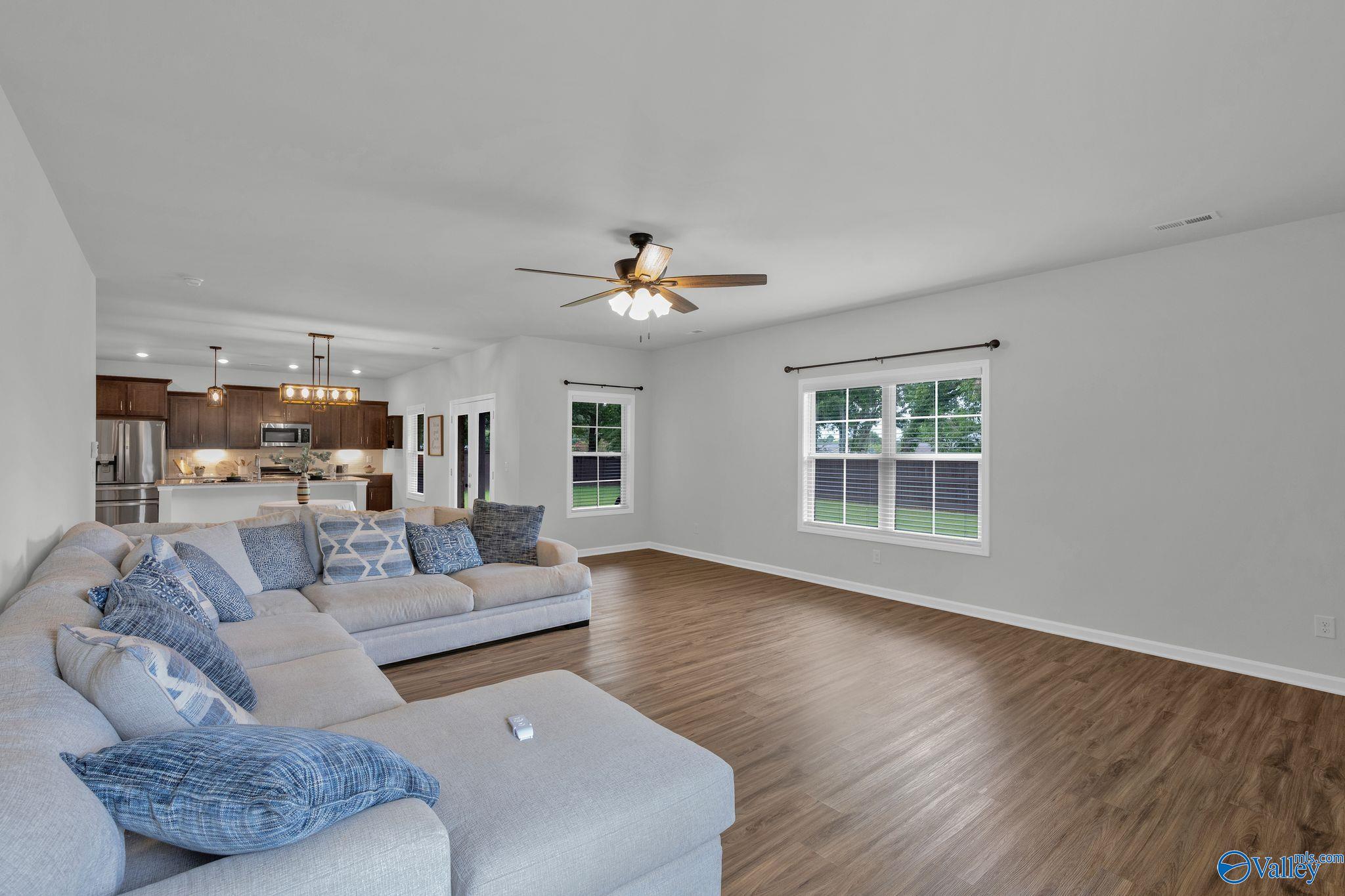 New Market, Alabama 35761, United States, 4 Bedrooms Bedrooms, ,2 BathroomsBathrooms,Residential,Active,201383