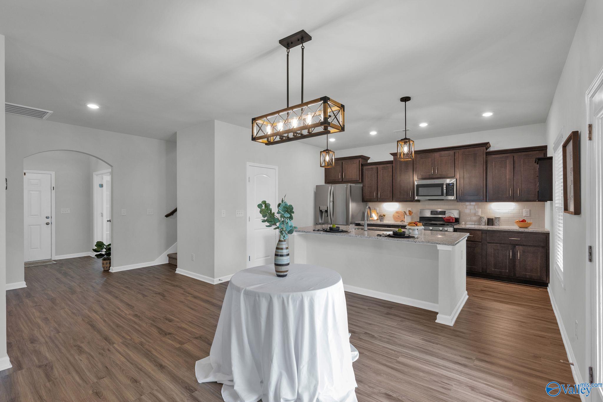 New Market, Alabama 35761, United States, 4 Bedrooms Bedrooms, ,2 BathroomsBathrooms,Residential,Active,201383