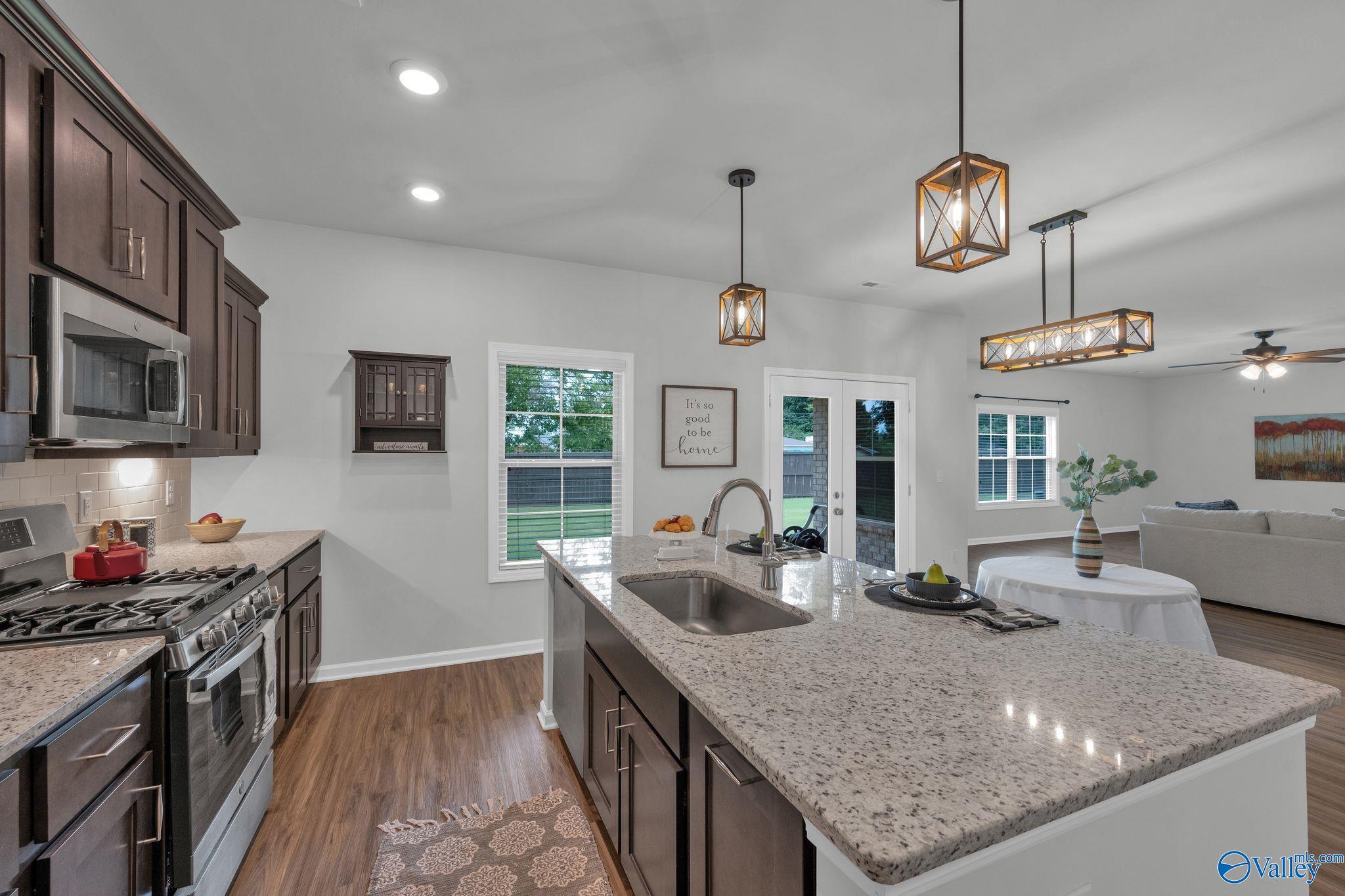 New Market, Alabama 35761, United States, 4 Bedrooms Bedrooms, ,2 BathroomsBathrooms,Residential,Active,201383