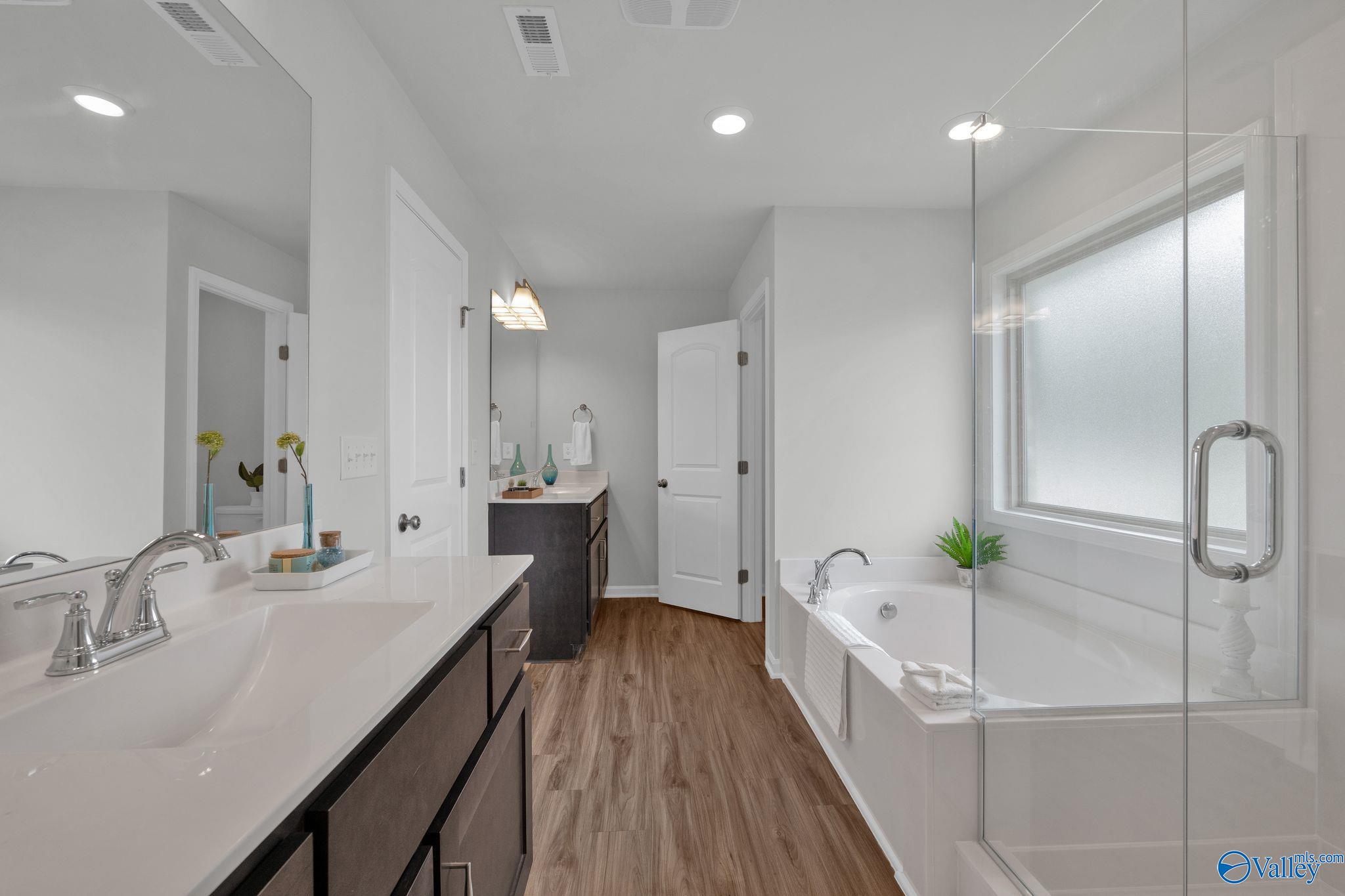 New Market, Alabama 35761, United States, 4 Bedrooms Bedrooms, ,2 BathroomsBathrooms,Residential,Active,201383