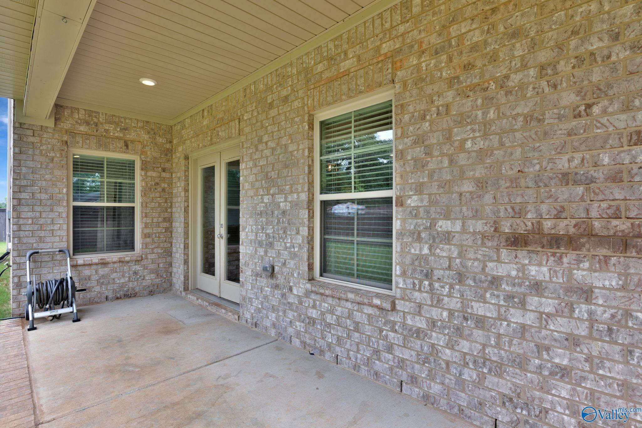 New Market, Alabama 35761, United States, 4 Bedrooms Bedrooms, ,2 BathroomsBathrooms,Residential,Active,201383