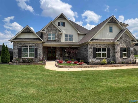Homes For Sale - 335 Kendallwood Drive<br/> Madison County, Meridianville, AL 35759