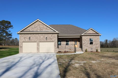 Homes For Sale - 1039 Shoal Creek Road<br/> Arab, AL 35016