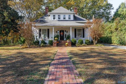 Homes For Sale - 302 S Scott Street<br/> Jackson County, Scottsboro, AL 35768