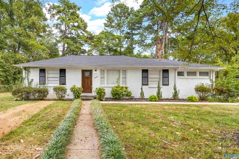 Homes For Sale - 2404 Brookline Drive<br/> Huntsville, AL 35810