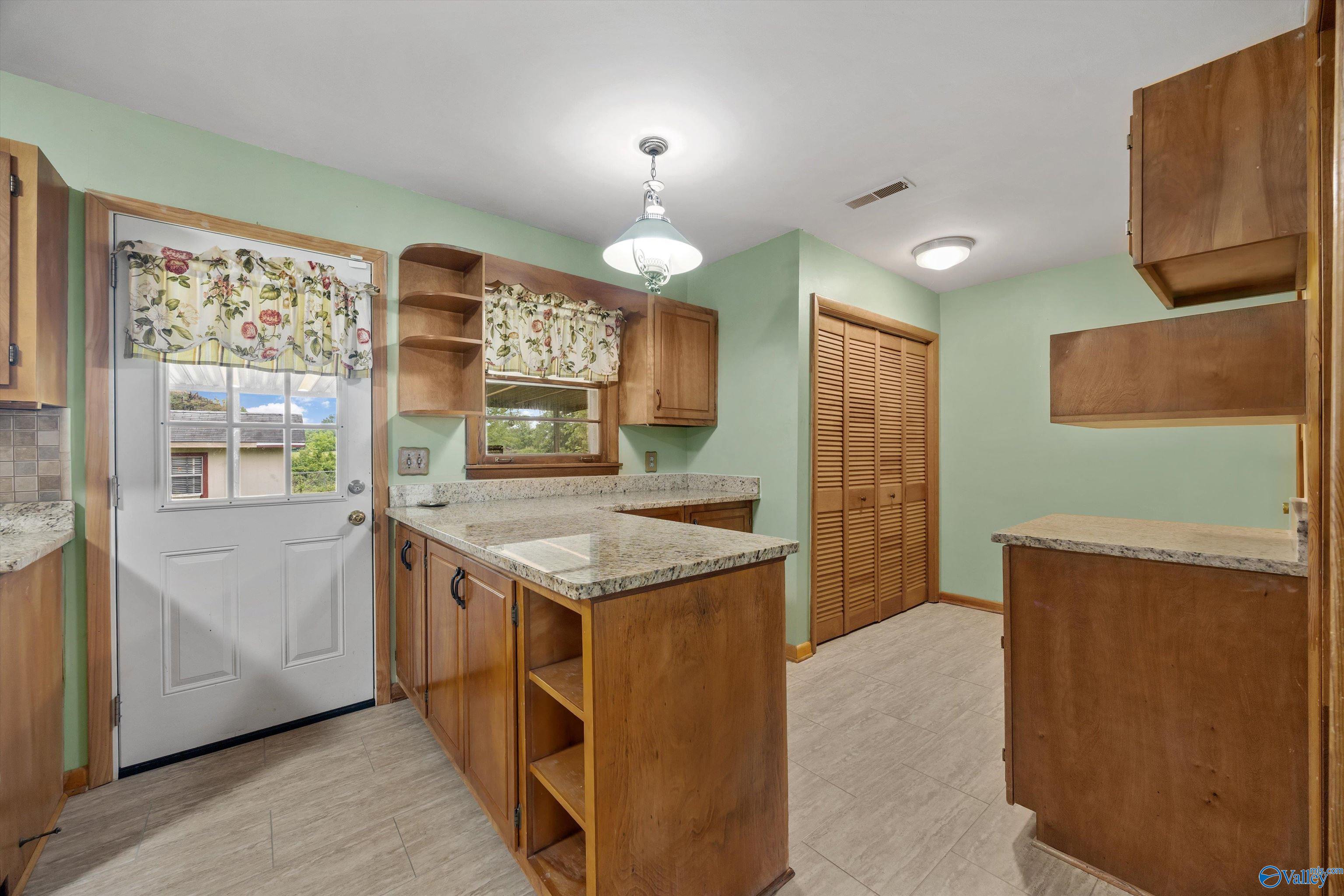 3500 Crestmore Circle, Huntsville, Alabama image 10