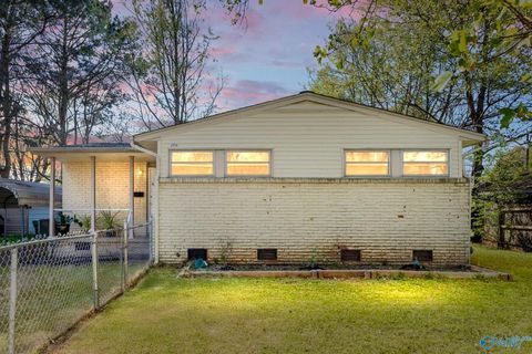 Homes For Sale - 2916 Holiday Drive<br/> Huntsville, AL 35805